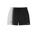 AUF DEM LAUFENDEN SPIELFELD KURZ 1 SCHWARZER/WEISSER MANN