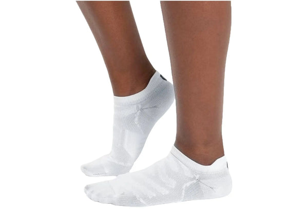 ON RUNNING PERFORMANCE LOW SOCK WHITE/IVORY (1X)