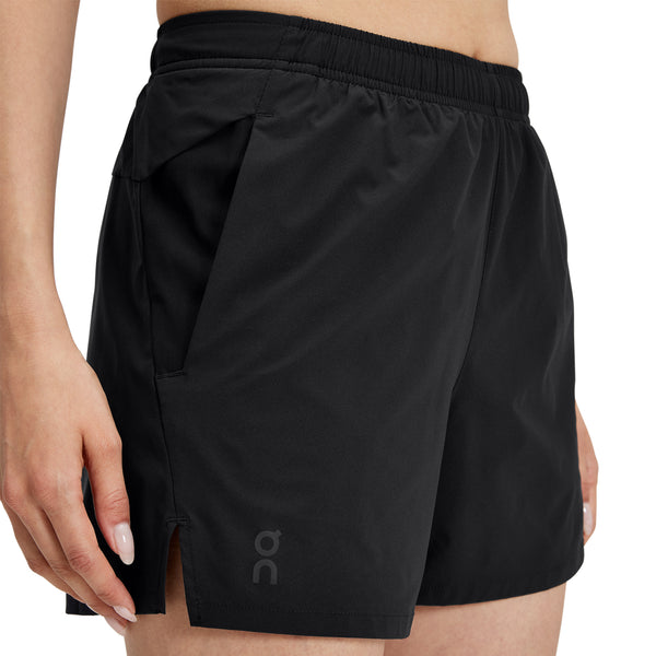 ON-RUNNING ESSENTIAL SHORT BLACK WOMAN